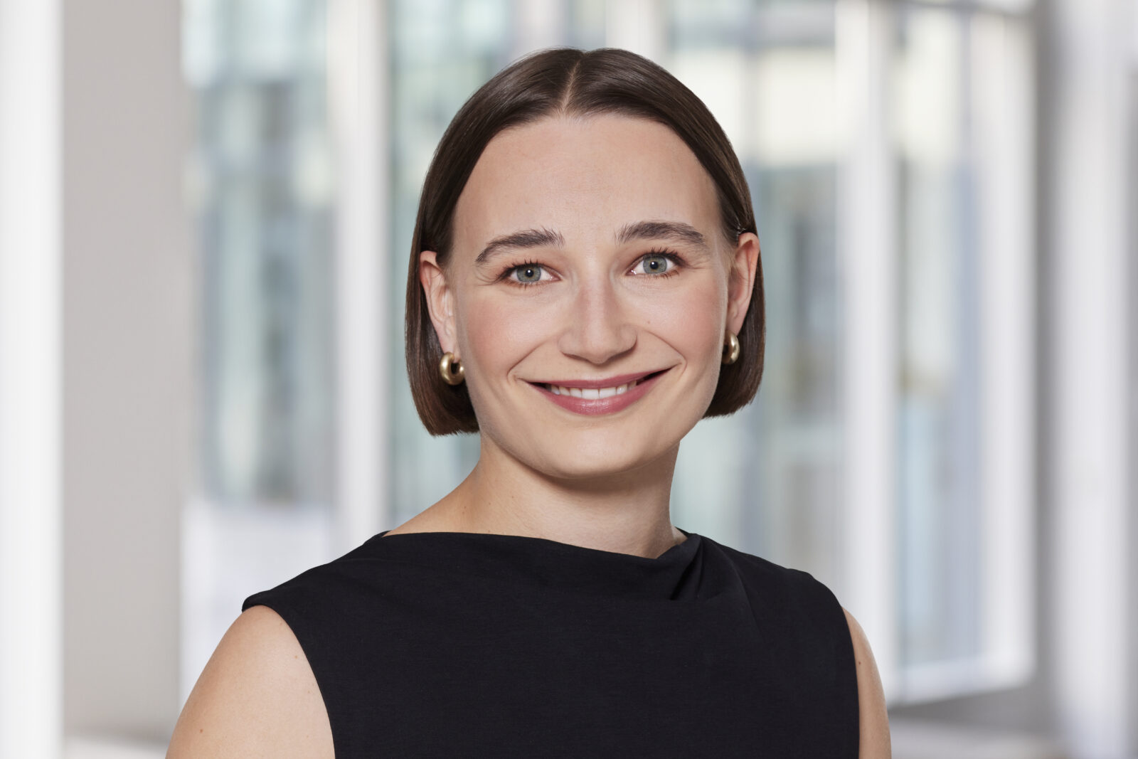 Esther-Lea Schlegel, Referentin Unternehmenskommunikation bei der dwpbank