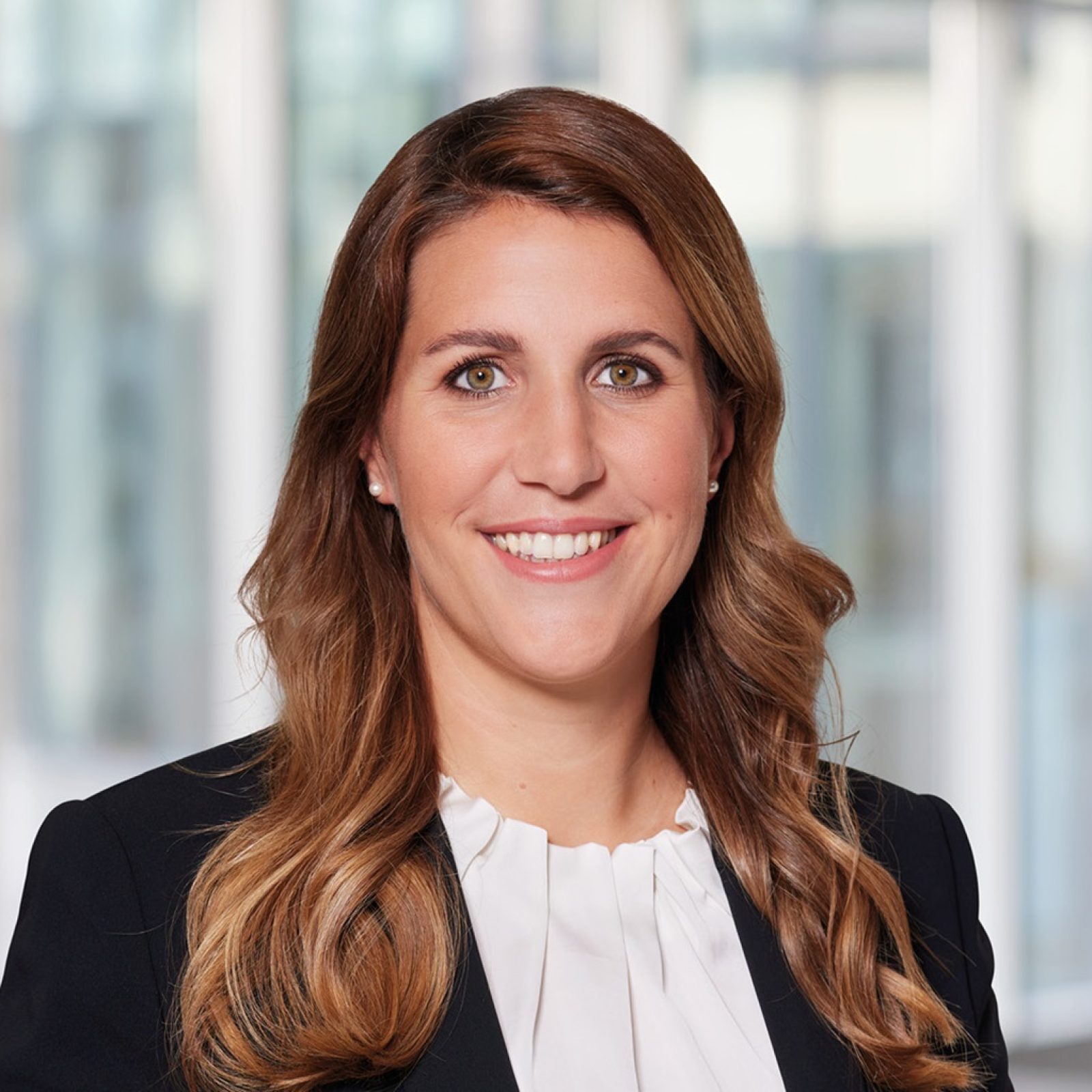 dwpbank_Portrait-Kristina-Lindenbaum_Fotograf-Michael-Pasternack_Fuehrungsseite